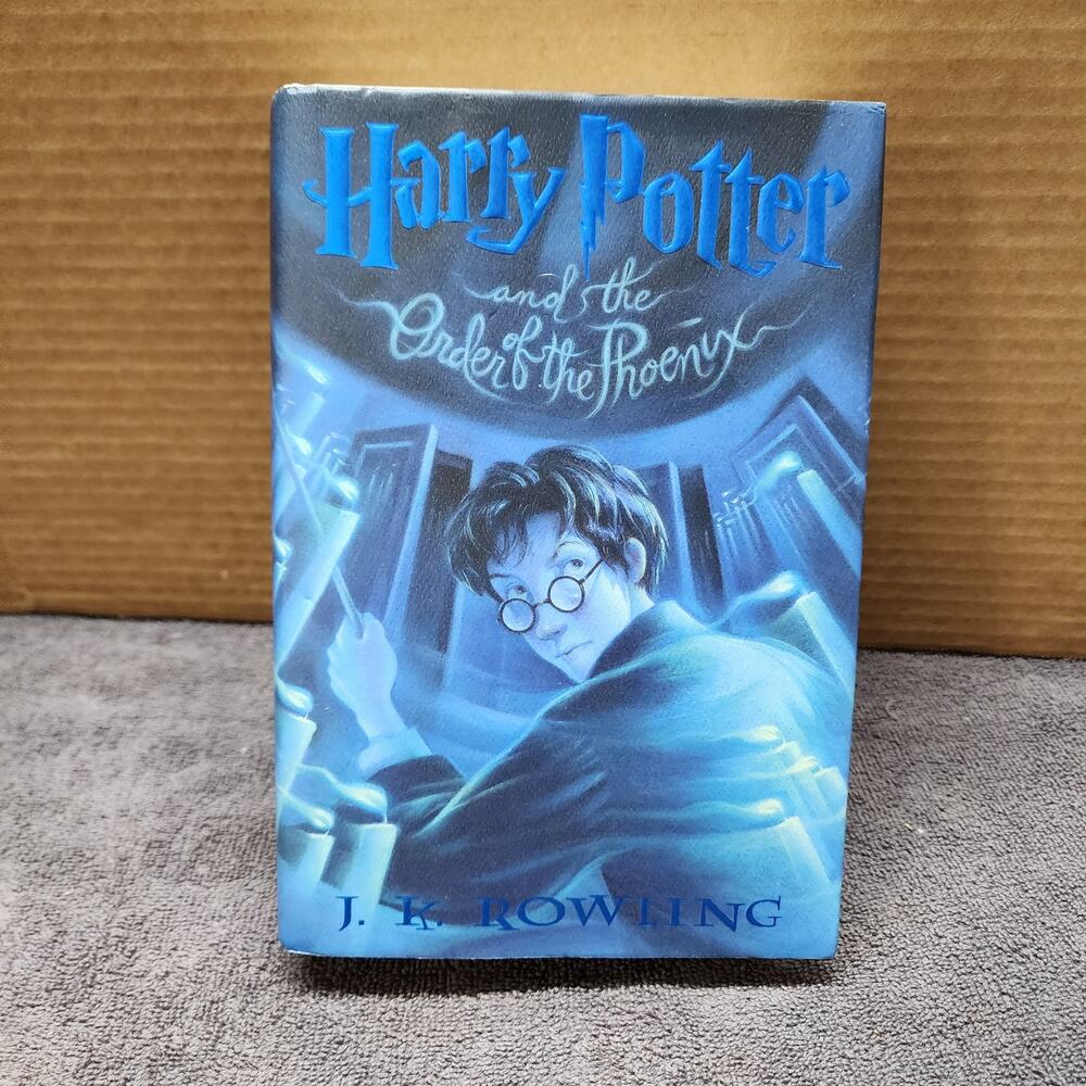 Harry Potter and the Order of the Phoenix hard back book 1st edition 2003 b48